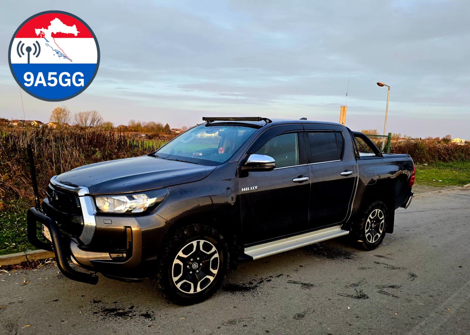 Toyota Hilux with 9A5GG station branding